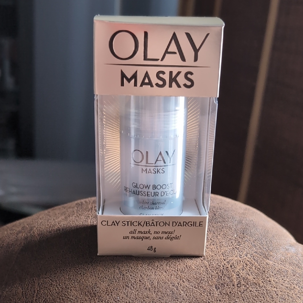 🍁Olay Masks Glow Boost White Charcoal Clay Stick